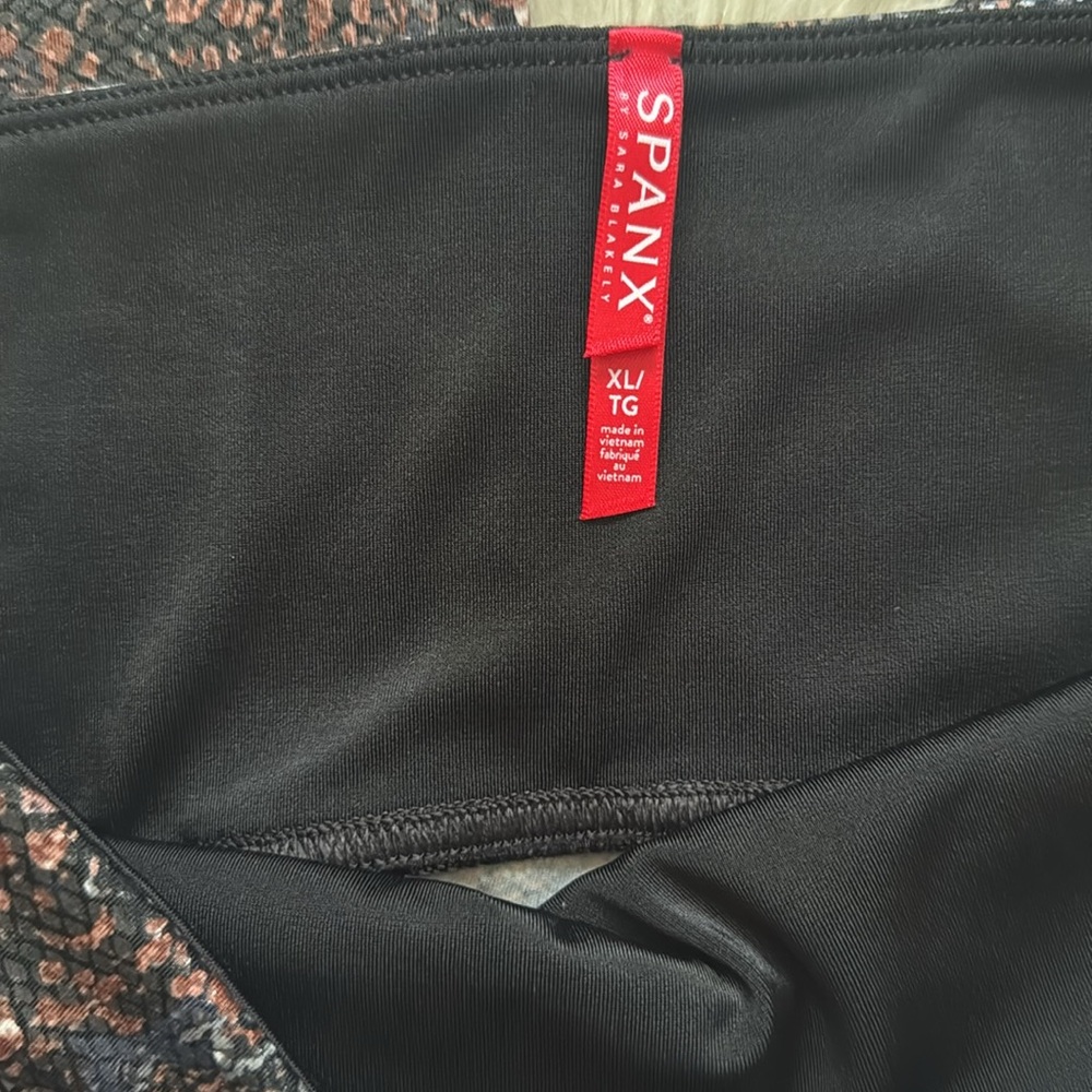 Spanx Faux Leather Snake Shine
Leggings, Mocha Snake XL - Picture 5 of 5